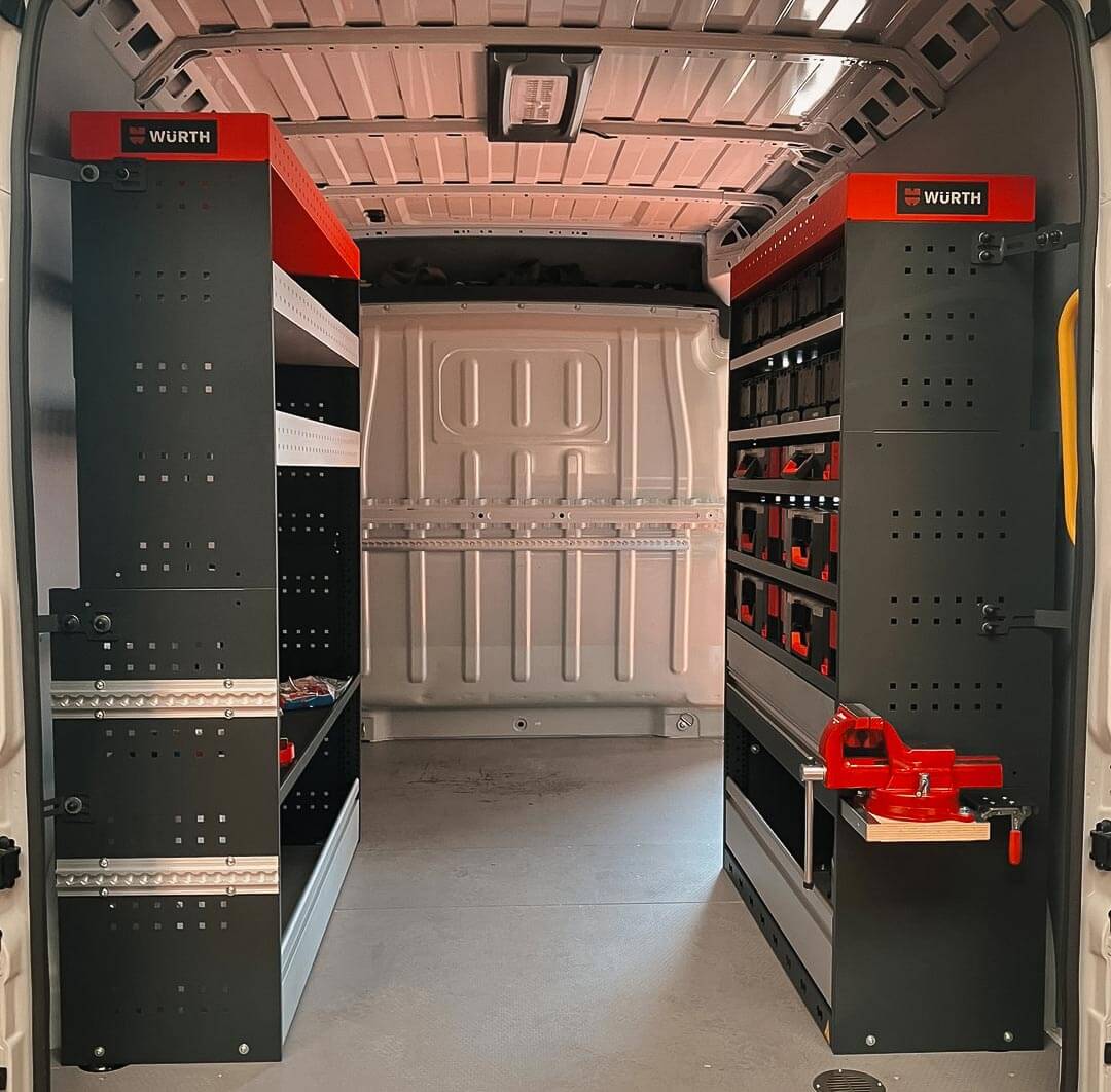 Würth Regalsystem in einem Toyota Proace Max Transporter